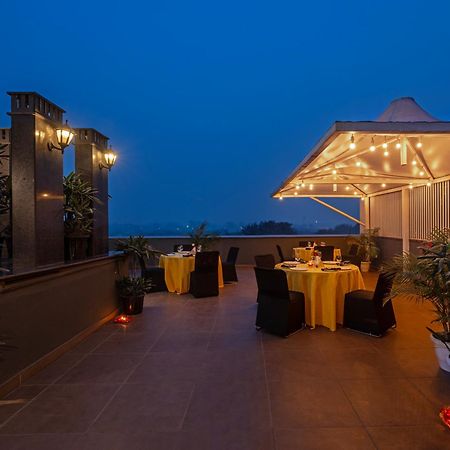 Hotel Saket 27 New Delhi Luaran gambar