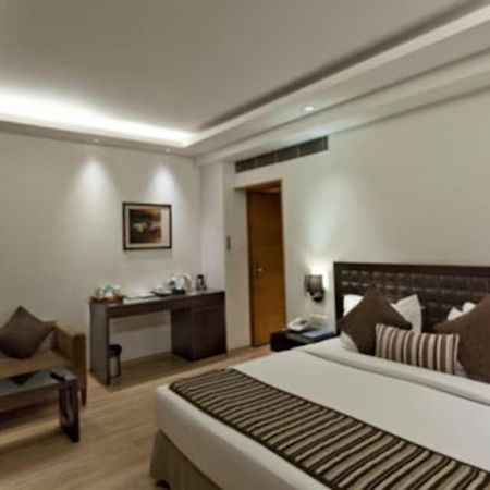 Hotel Saket 27 New Delhi Luaran gambar