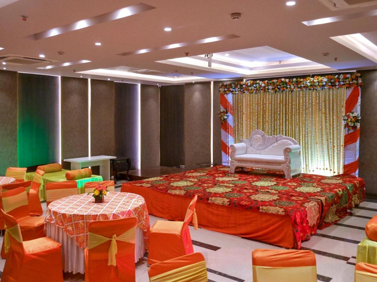 Hotel Saket 27 New Delhi Luaran gambar