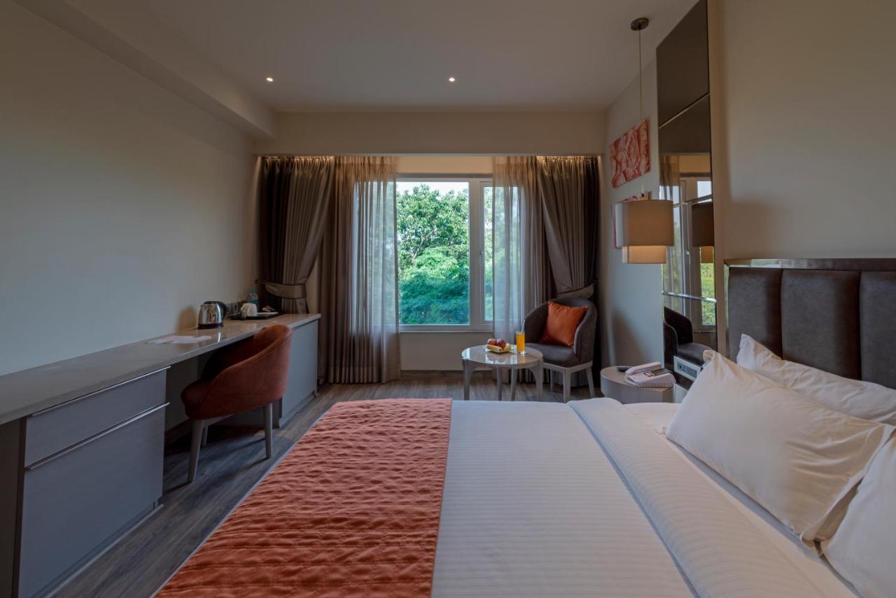 Hotel Saket 27 New Delhi Luaran gambar