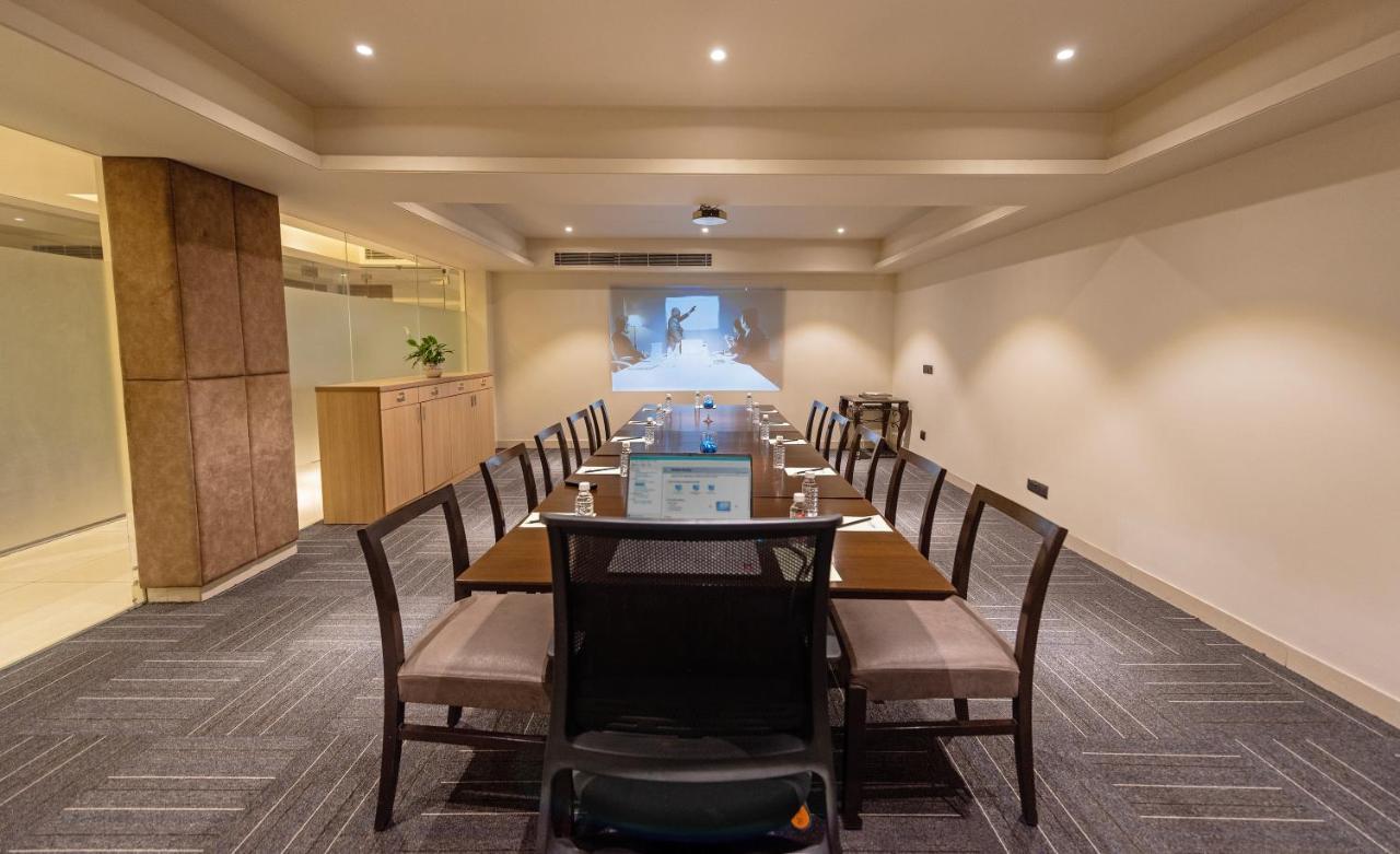 Hotel Saket 27 New Delhi Luaran gambar