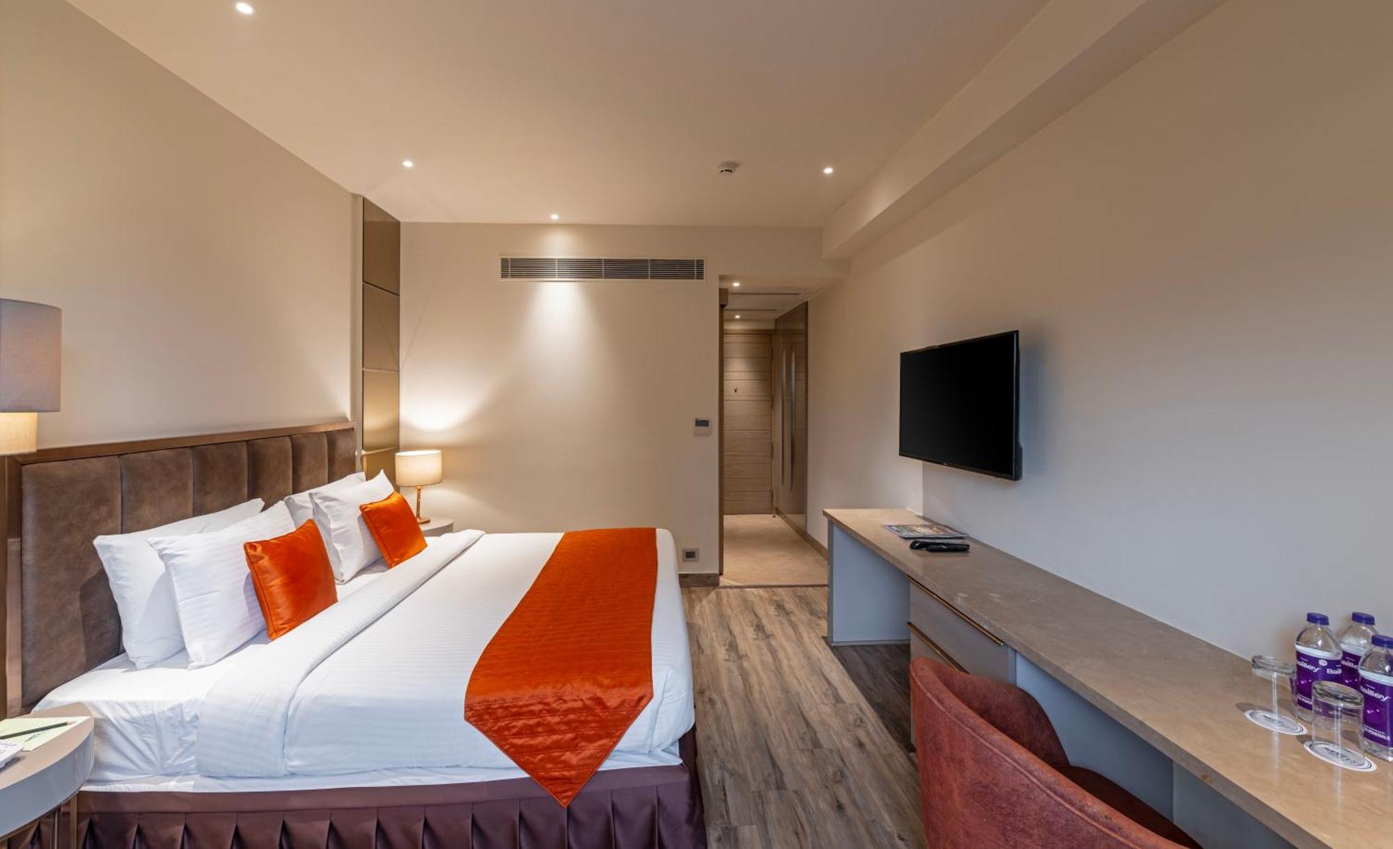 Hotel Saket 27 New Delhi Luaran gambar
