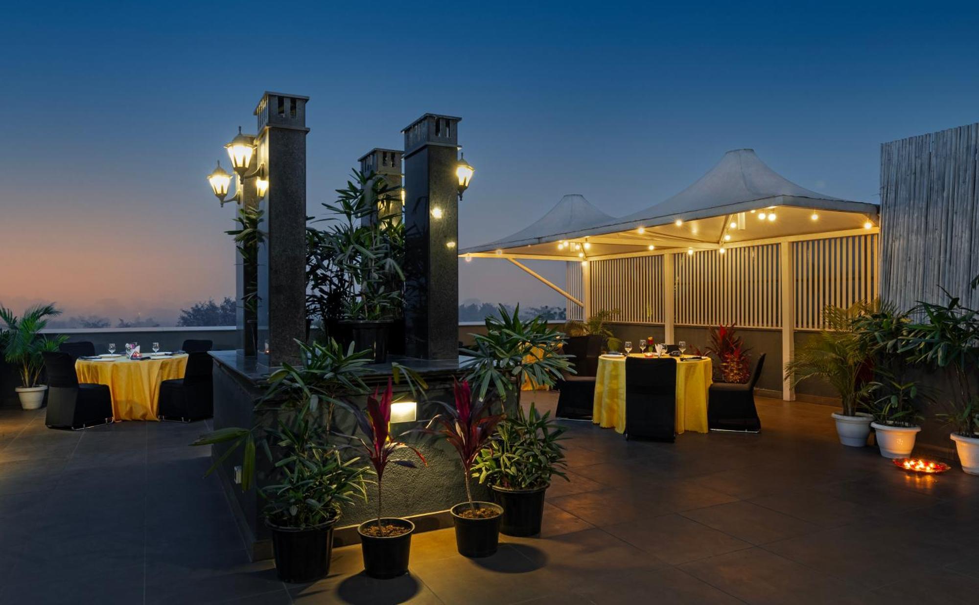 Hotel Saket 27 New Delhi Luaran gambar