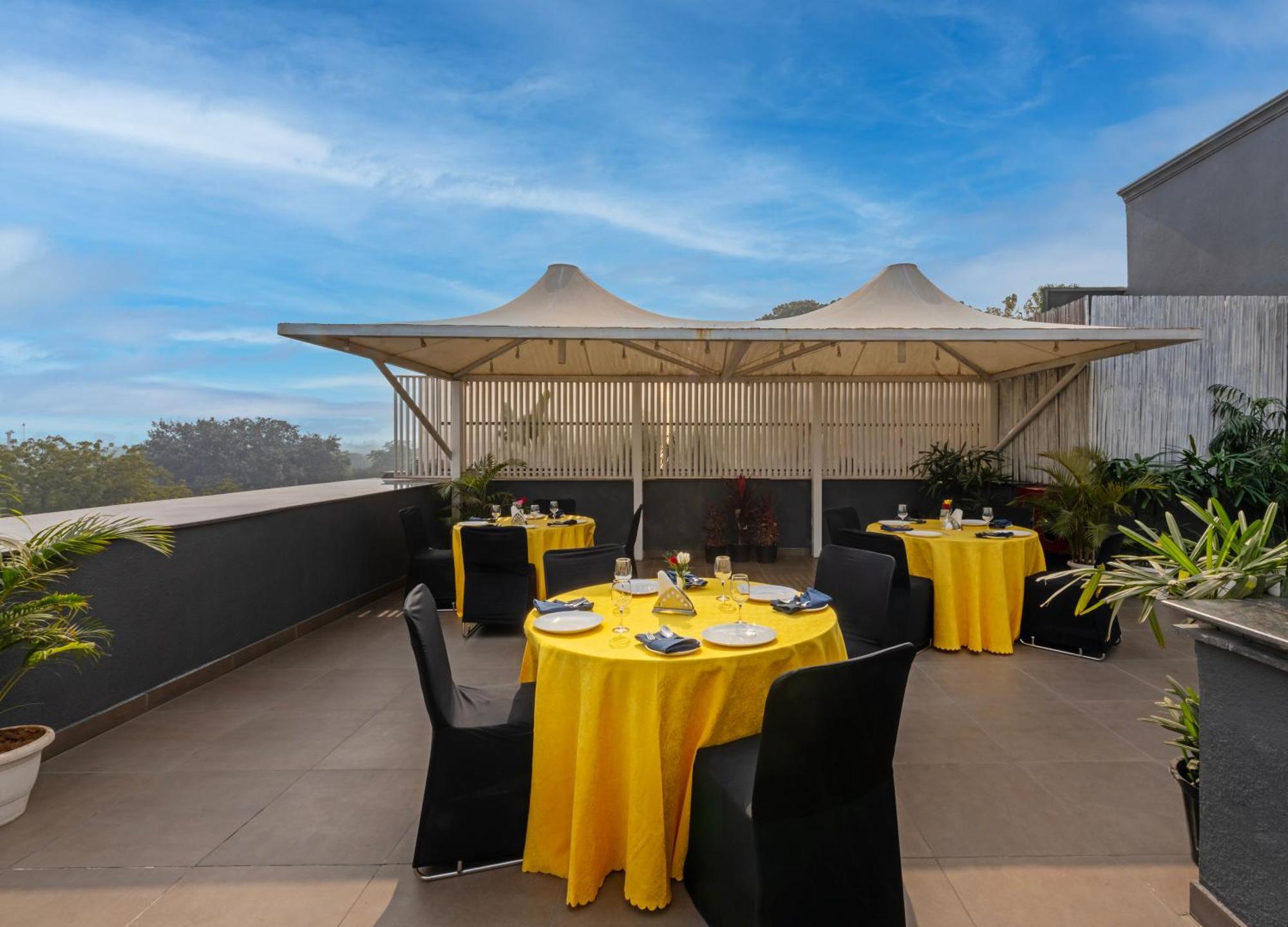 Hotel Saket 27 New Delhi Luaran gambar