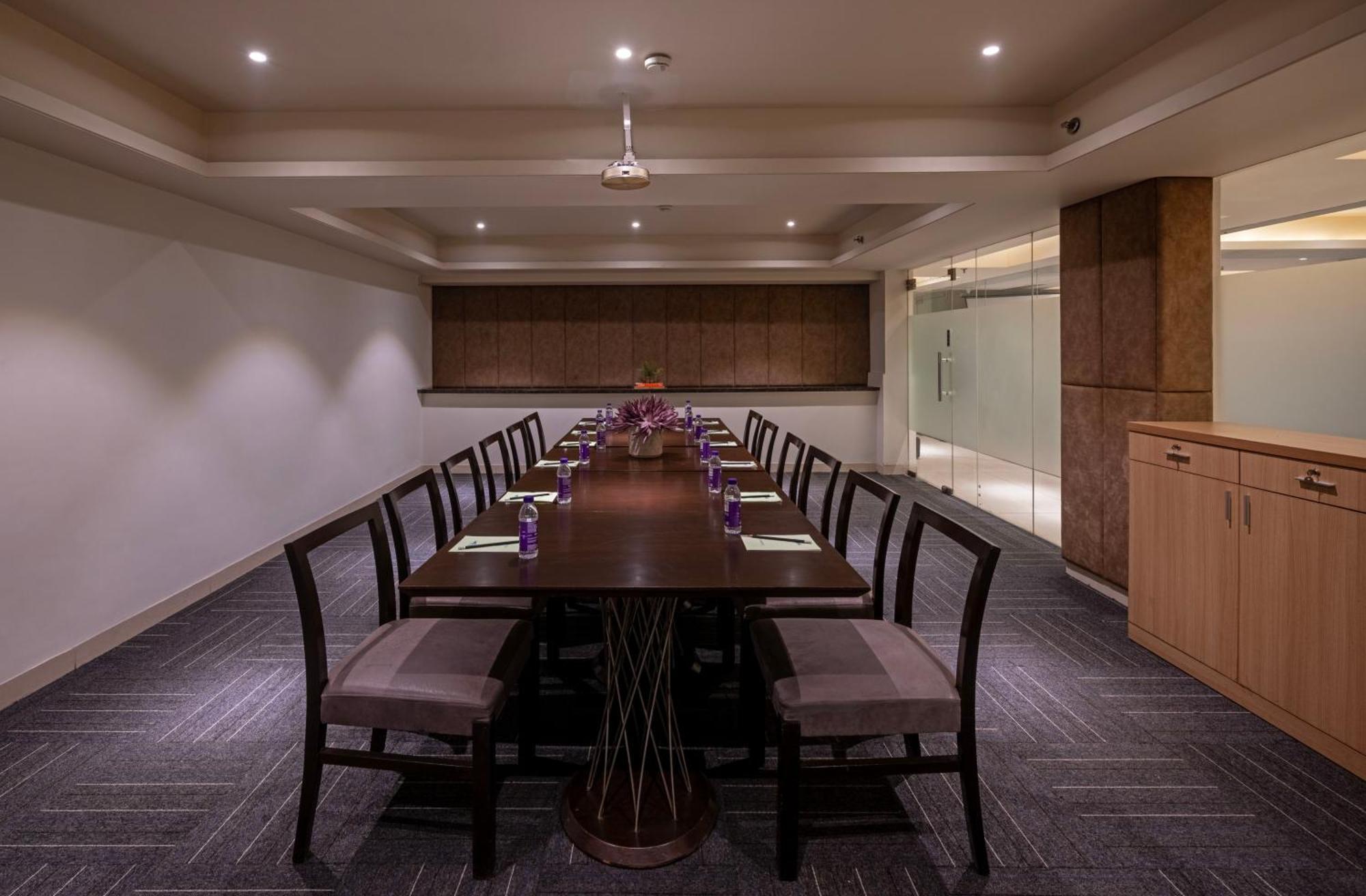 Hotel Saket 27 New Delhi Luaran gambar