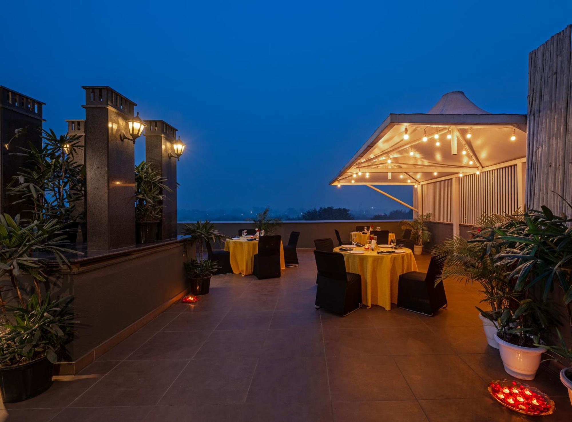 Hotel Saket 27 New Delhi Luaran gambar