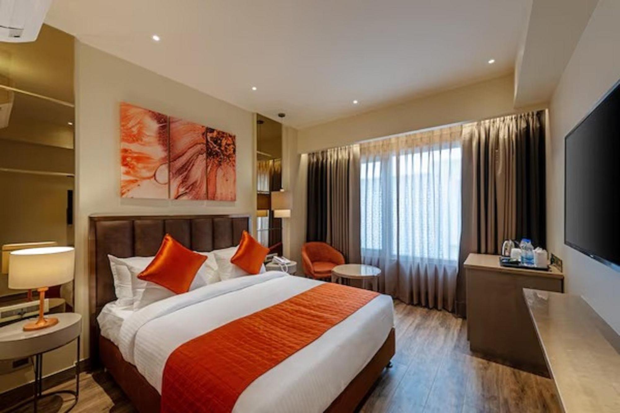 Hotel Saket 27 New Delhi Luaran gambar