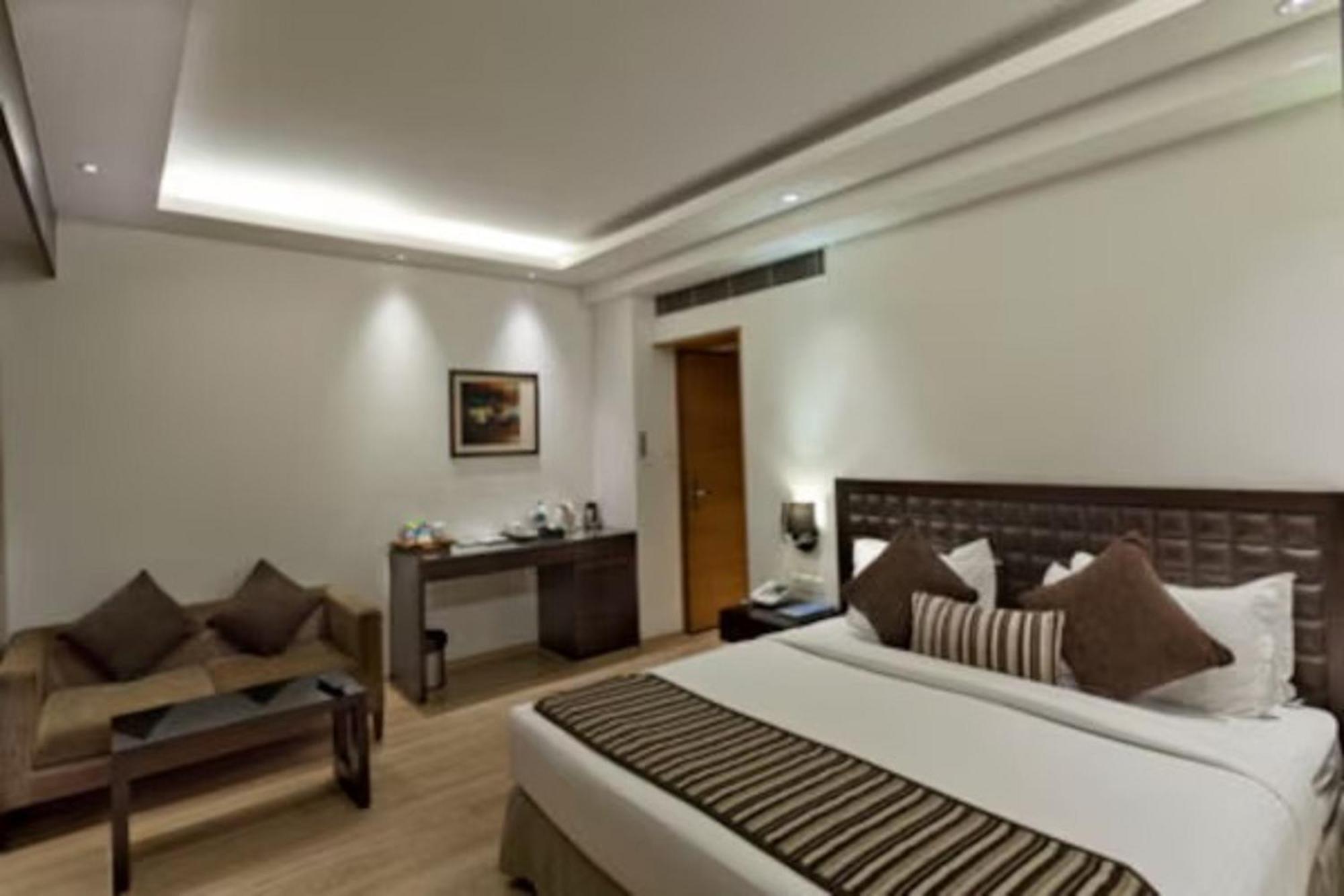 Hotel Saket 27 New Delhi Luaran gambar