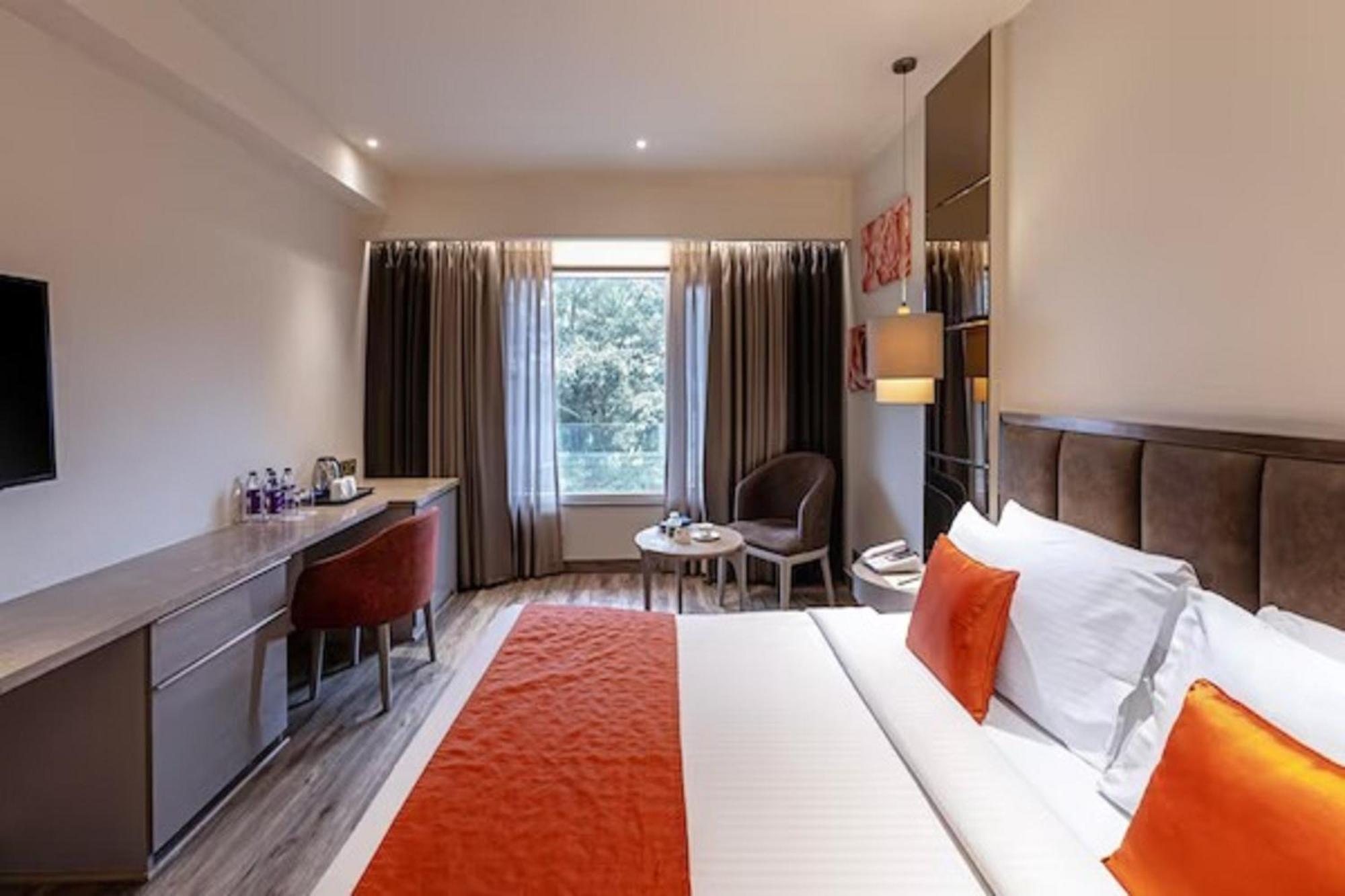 Hotel Saket 27 New Delhi Luaran gambar